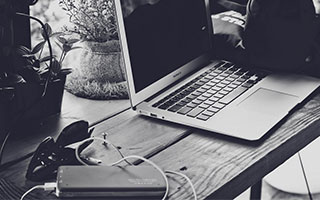 别只盯比分：世预赛国足上半场0射正，人都麻了，细节比比分更刺眼